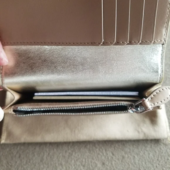 NWT! Sale! Saville Burberry Crest Embossed Smooth Leather Gold Metallic Wallet - Picture 14 of 16